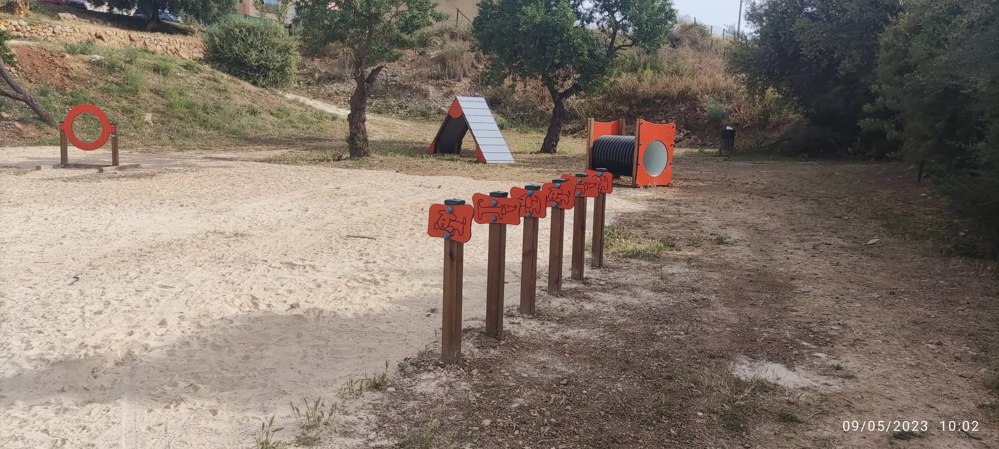 Recinto canino con circuito Agility instalado